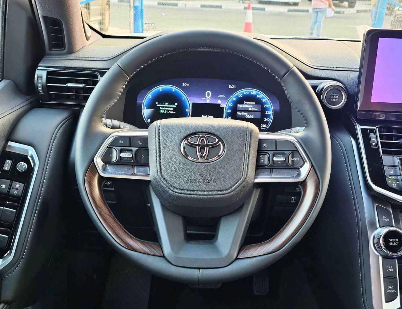 Toyota Land Cruiser VX || 4.0L PETROL V6 | RADAR | BIG DVD | LEATHER WITH MEMORY SEATS (CODE#VX4HA)