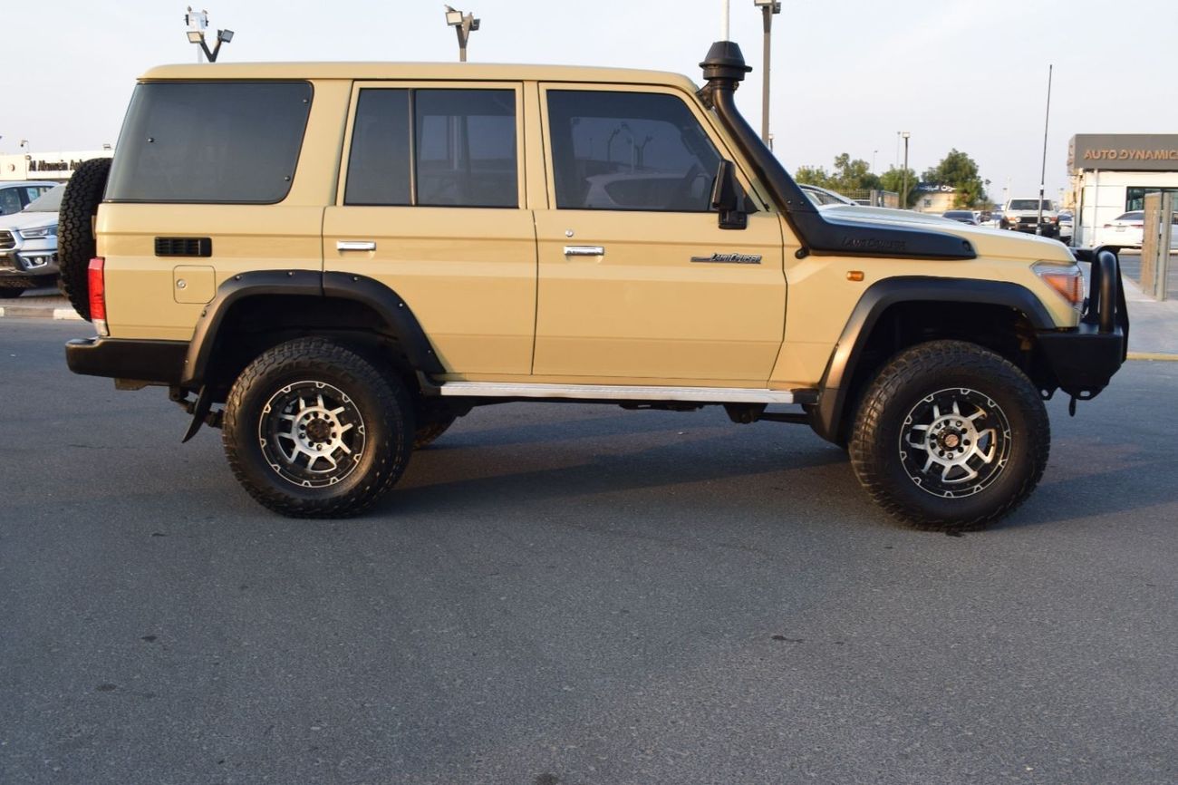Toyota Land Cruiser 70 GXL