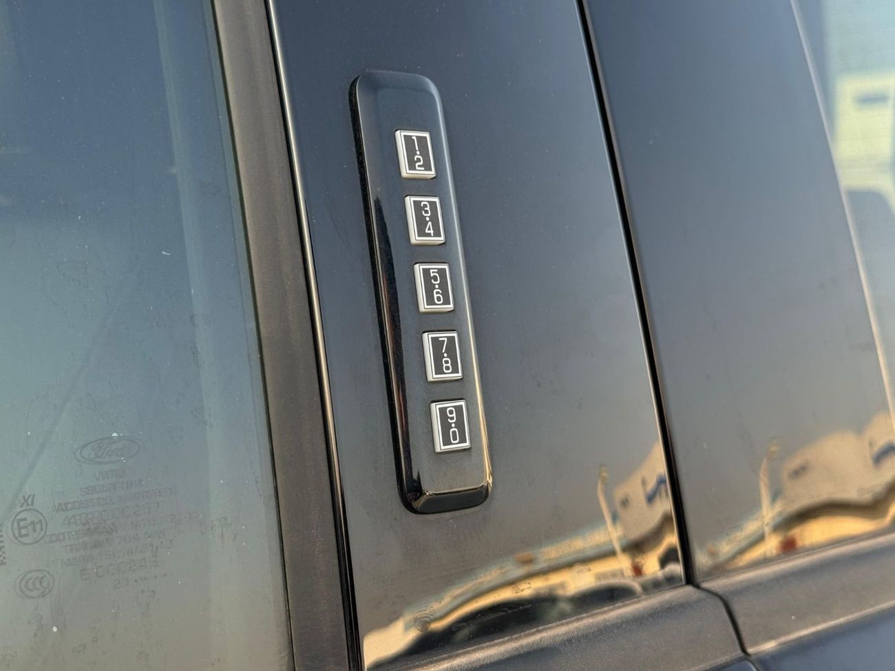 Ford F 150 Lariat Special Edition 3.5L Lariat 3.5L Petrol V6 2023 Export Price @ 165,000 AED