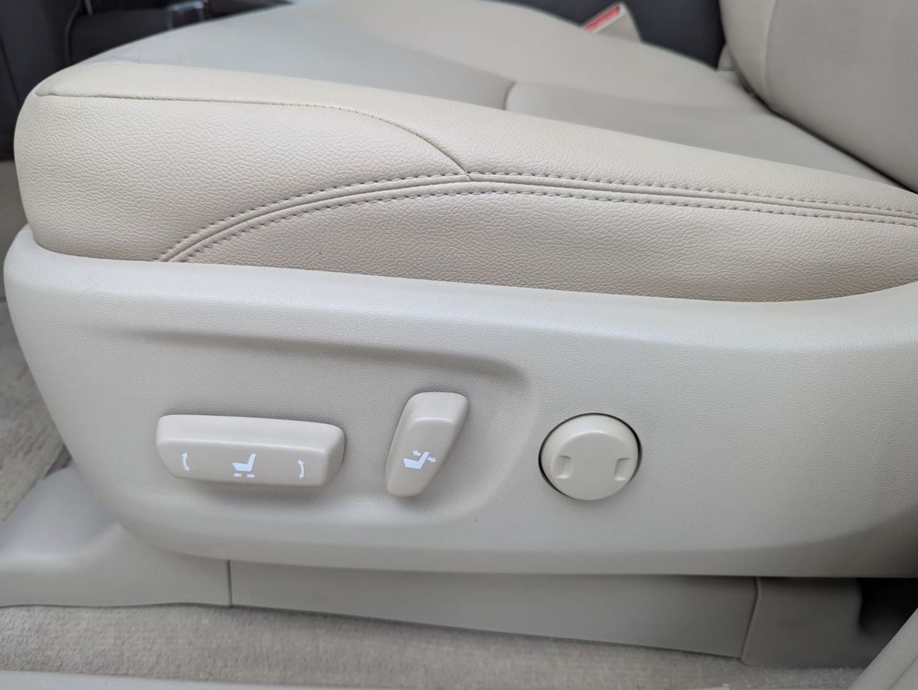 تويوتا برادو Toyota Prado v6 4.0L Petro engine LHD white colour