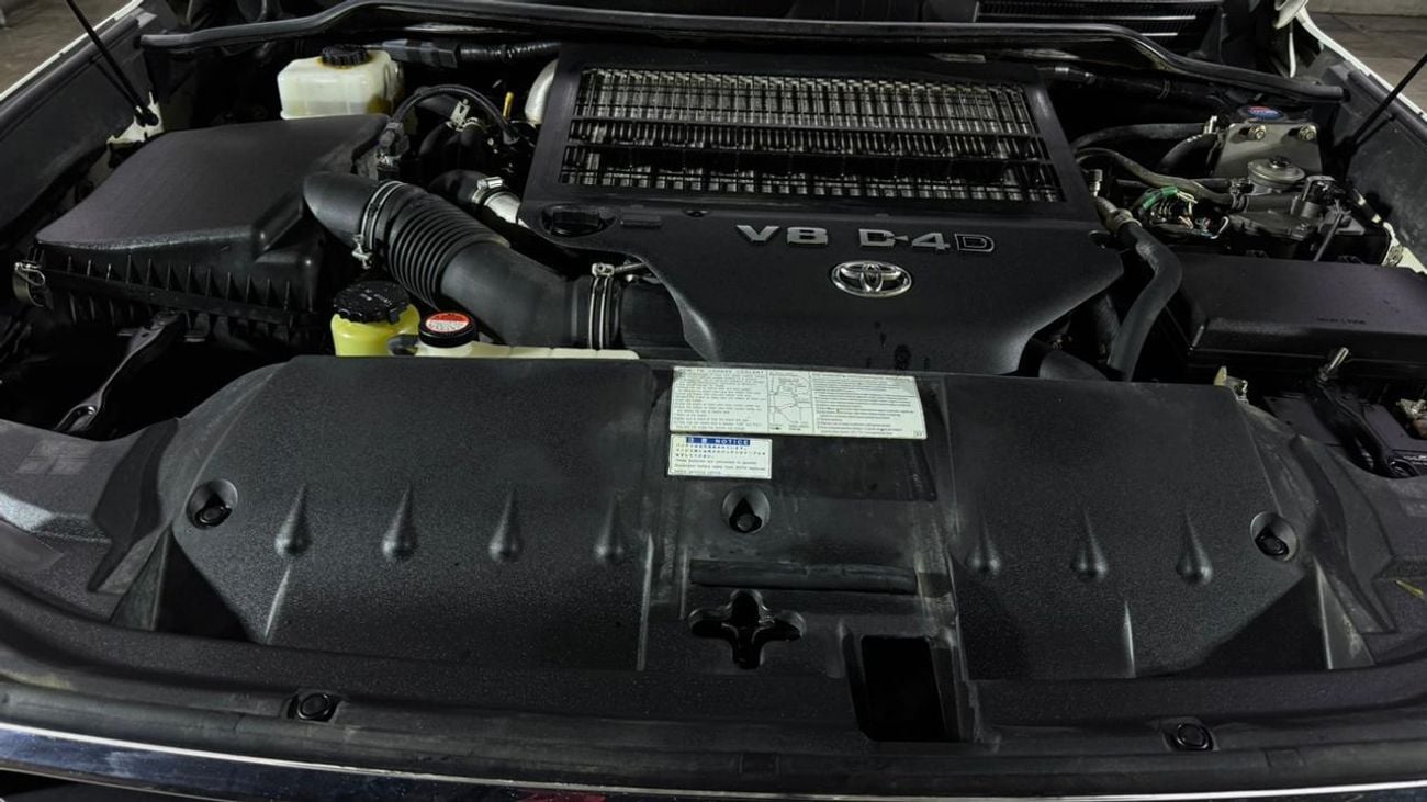 تويوتا لاند كروزر diesel 4.5 liter ,right hand drive ,full option ,for export only