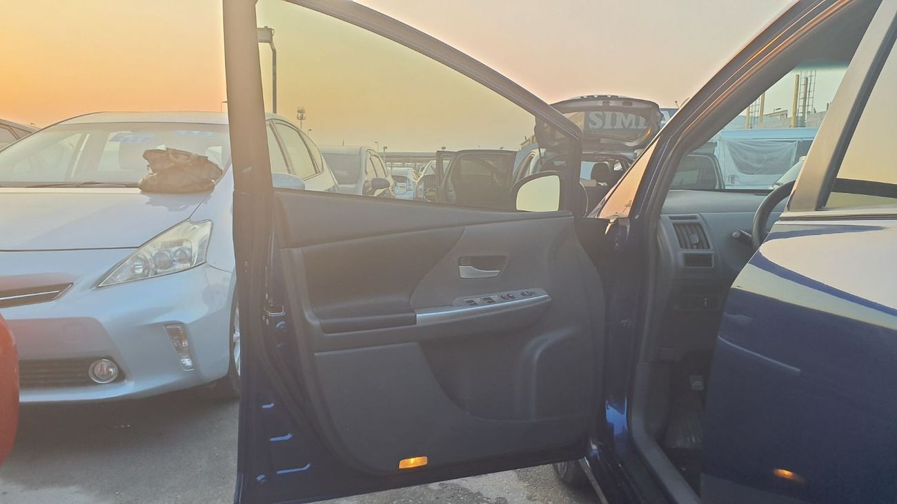 Toyota Prius Prius Alpha 7 Seater Orignal LHD