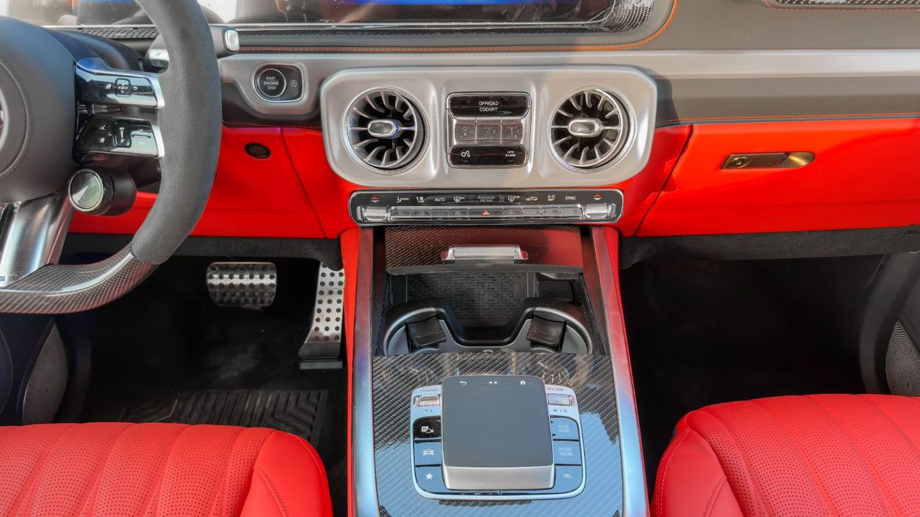 مرسيدس بنز G 63 AMG ستاندارد مرسيدس بنز AMG G 63 موديل 2026، محرك بنزين 4.0 لتر، ناقل حركة أوتوماتيكي (لون كربوني داخلي وخارجي) (