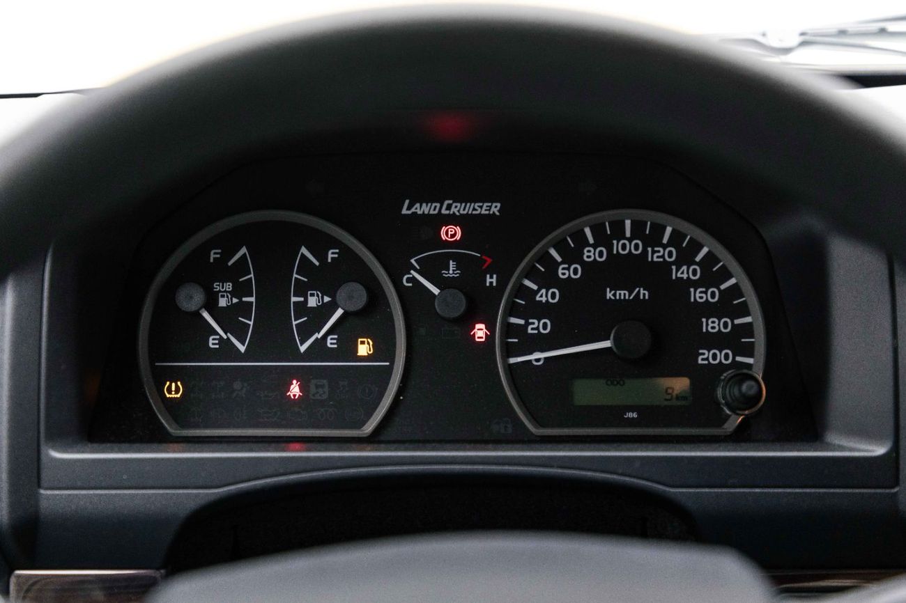 تويوتا لاند كروزر LC78 Hardtop 2.8L - Manual - Beige Inside Bluish Grey | Export Only