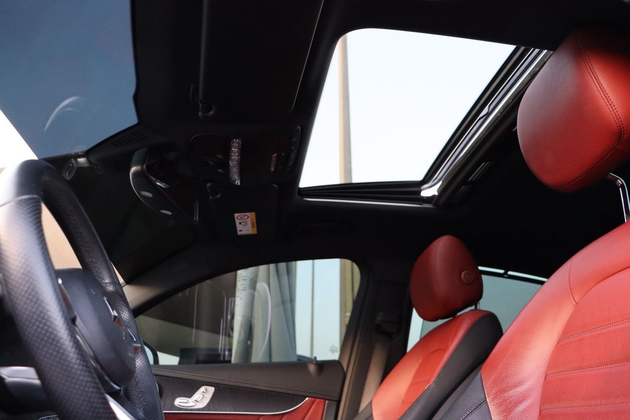 مرسيدس بنز GLC 250 4MATIC 2.0L Mercedes-Benz GLC250 Coupe / 2019 / GCC / Free Accident