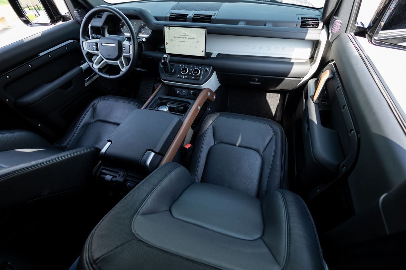 لاند روفر ديفندر P300 90 X-Dynamic SE 2.0L (5 Seater)