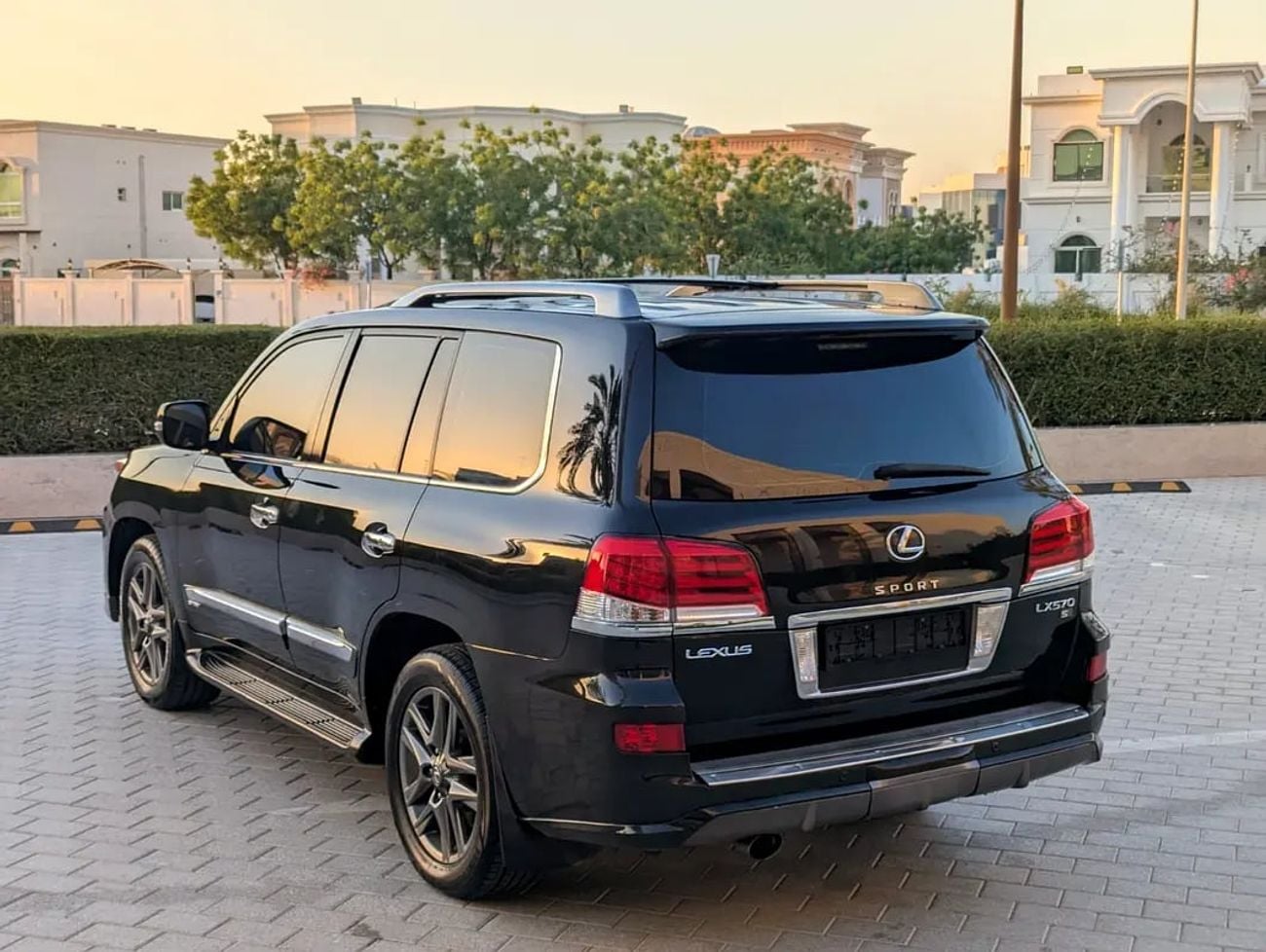 Lexus LX570 LX 570 Sport | GCC Specs | Pristine Condition