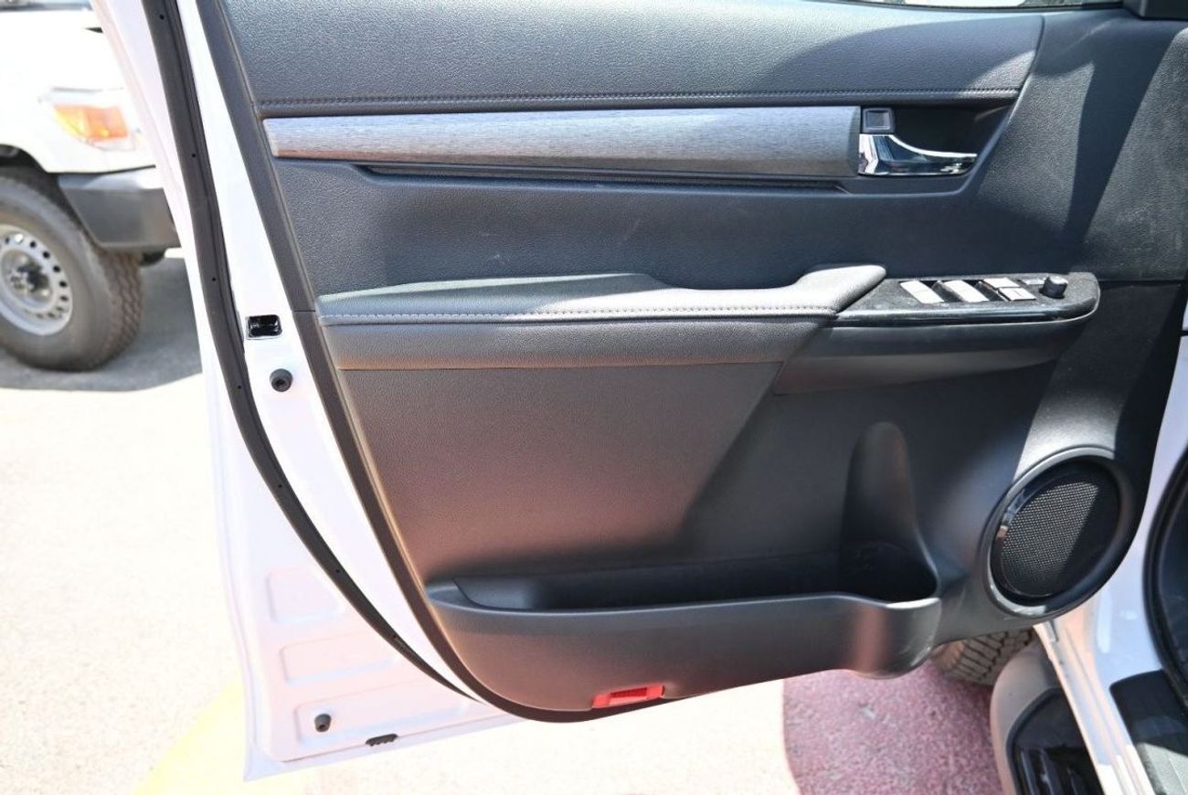 تويوتا هيلوكس تويوتا هيلوكس أدفينتشر 4.0 لتر بنزين ، بيك أب ، دفع رباعي ، 4 أبواب ، 360 كاميرا ، مثبت السرعة ، قفل