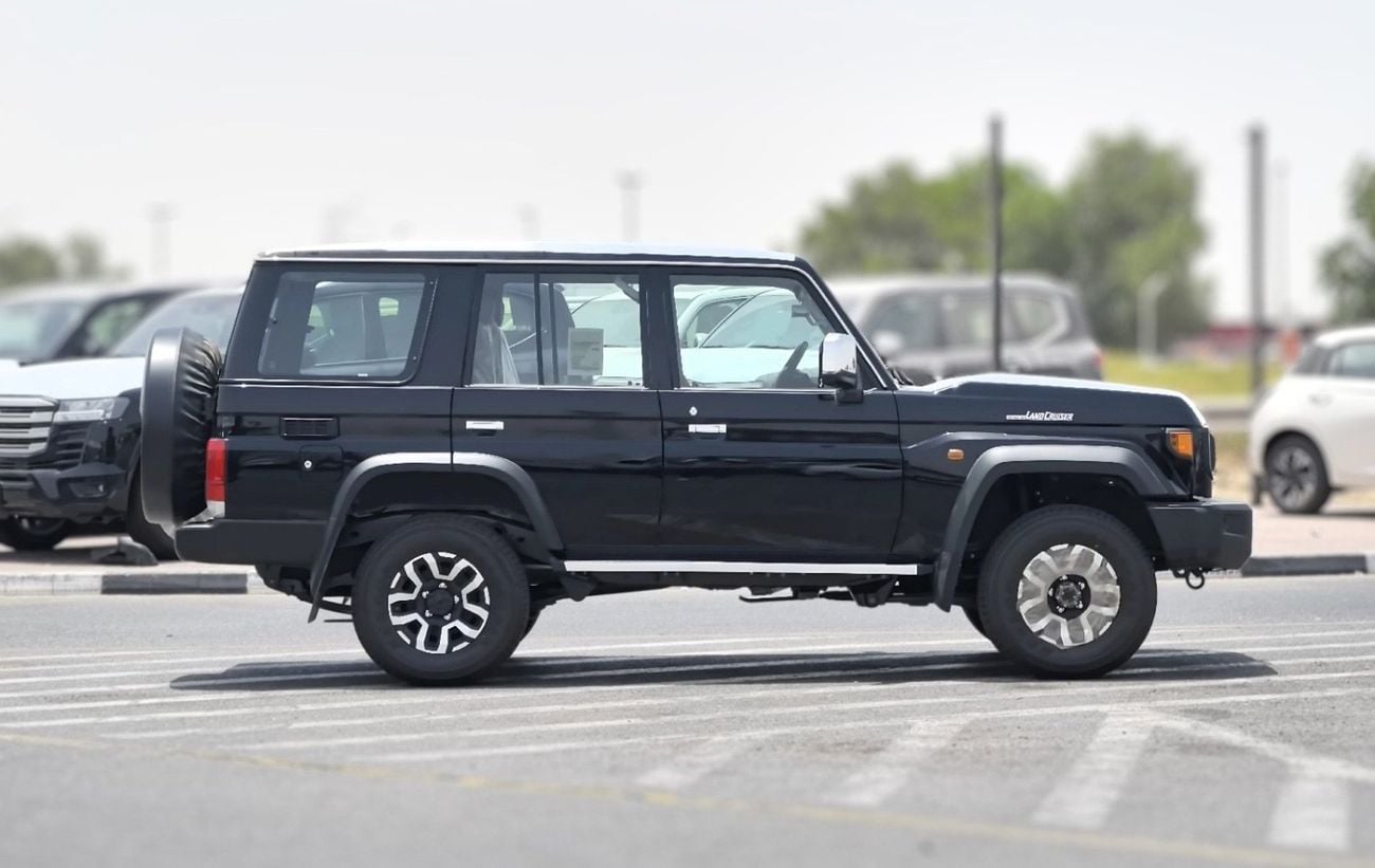 تويوتا لاند كروزر 70 LX 2025 TOYOTA LAND CRUISER 76 2.8L DIESEL 5 DOOR FULL OPTION