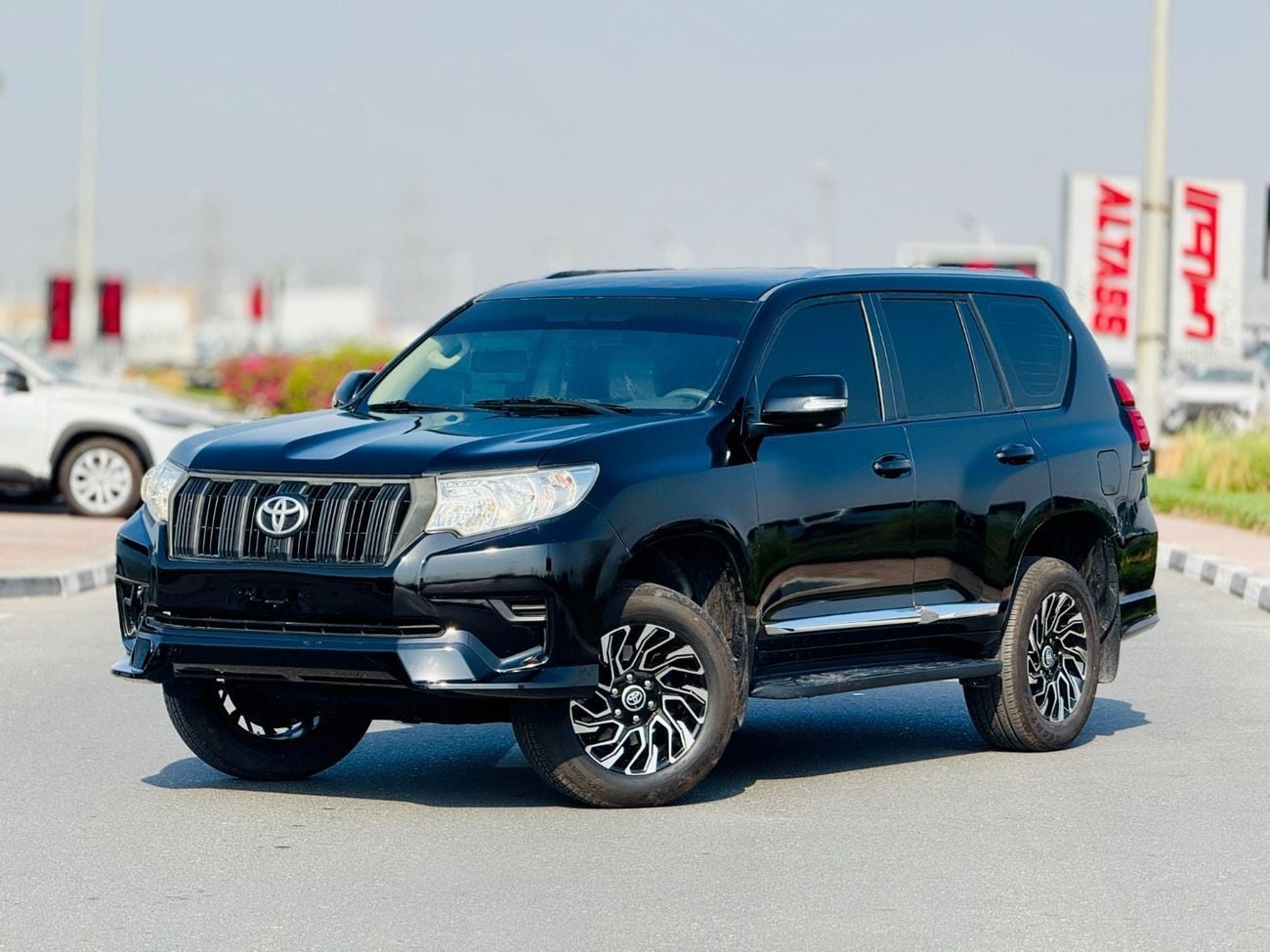 Toyota Prado VXR Toyota Prado Fuel Petrol cylinder 4 black colour outside and beige inside