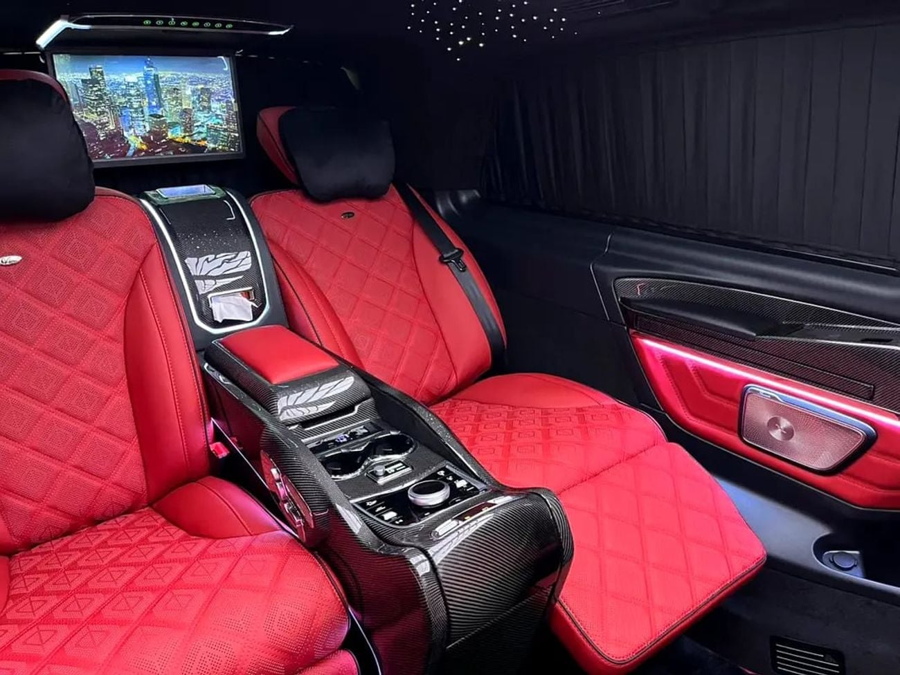 Mercedes-Benz V 300 ARRIVAL MODEL VIP MERCEDES GCC V300 with ADDITIONAL REAR AC - 2 Years Warranty by VLINE