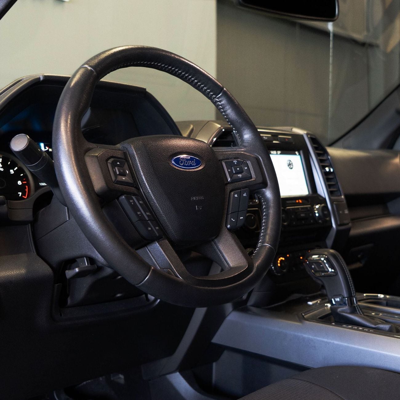 Ford F 150 XLT 5.0L (385 HP) Double Cab Utility AED 2,572 P.M • 0% Downpayment • Ford F-150 XLT Crew • 1 Year W