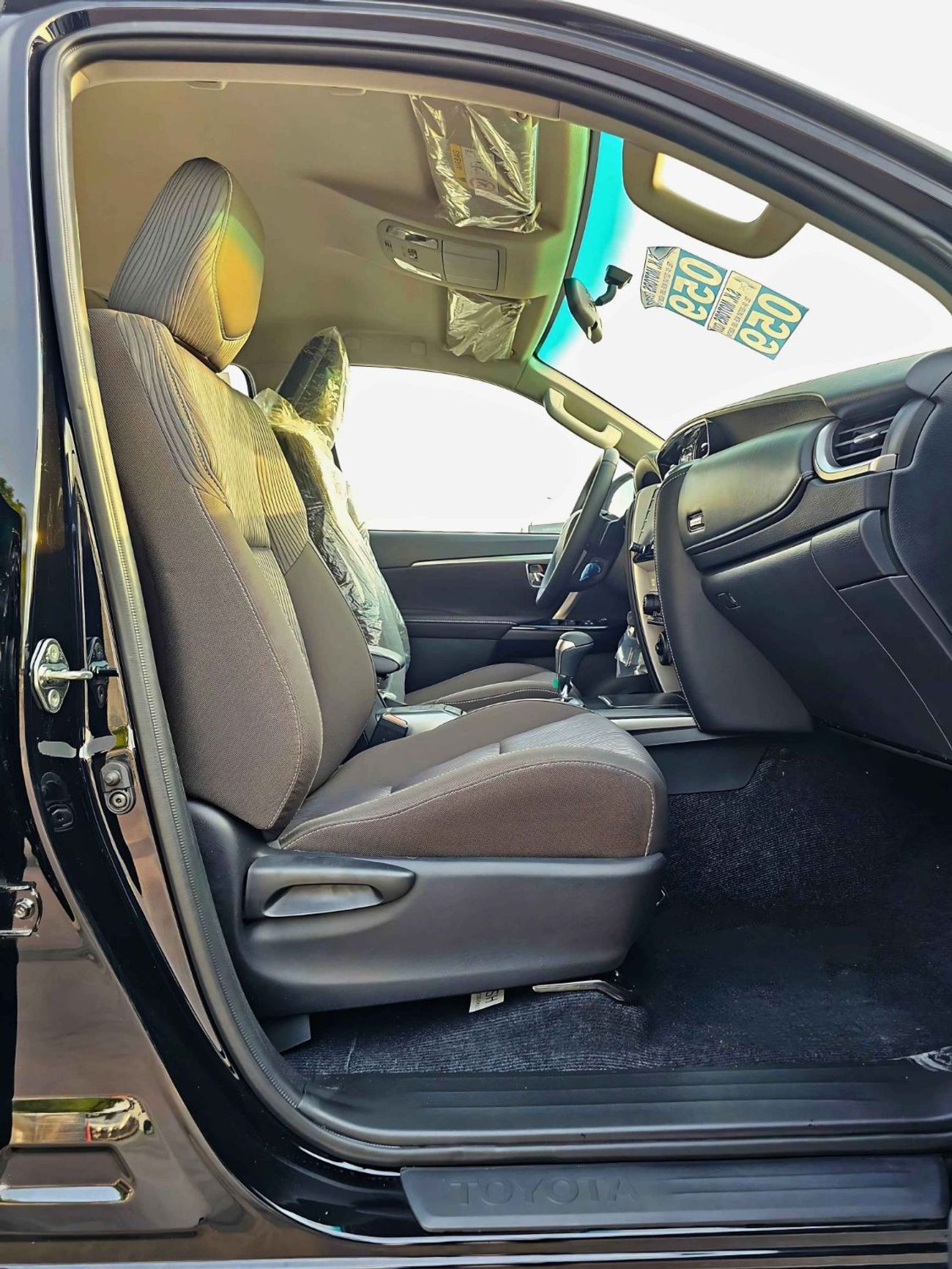 Toyota Fortuner 4.0L V6 PETROL / AUTO AC / DIFF LOCK / DVD CAMERA (CODE # F6S)