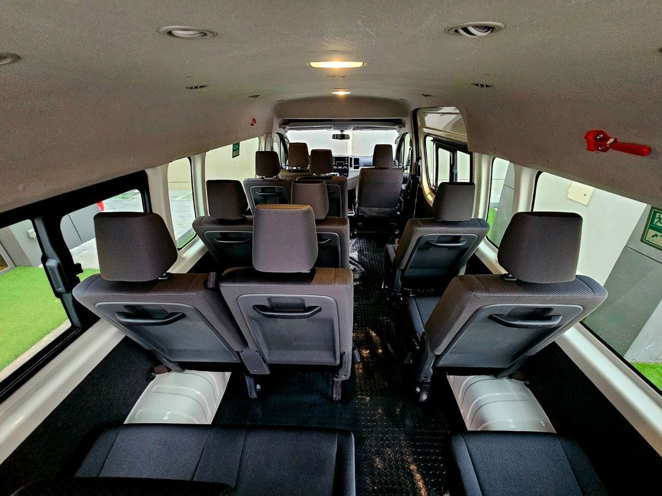 Toyota Hiace GL PASSENGER/ PATROL MANUAL/ 3.5 V6/ LOW MILEAGE