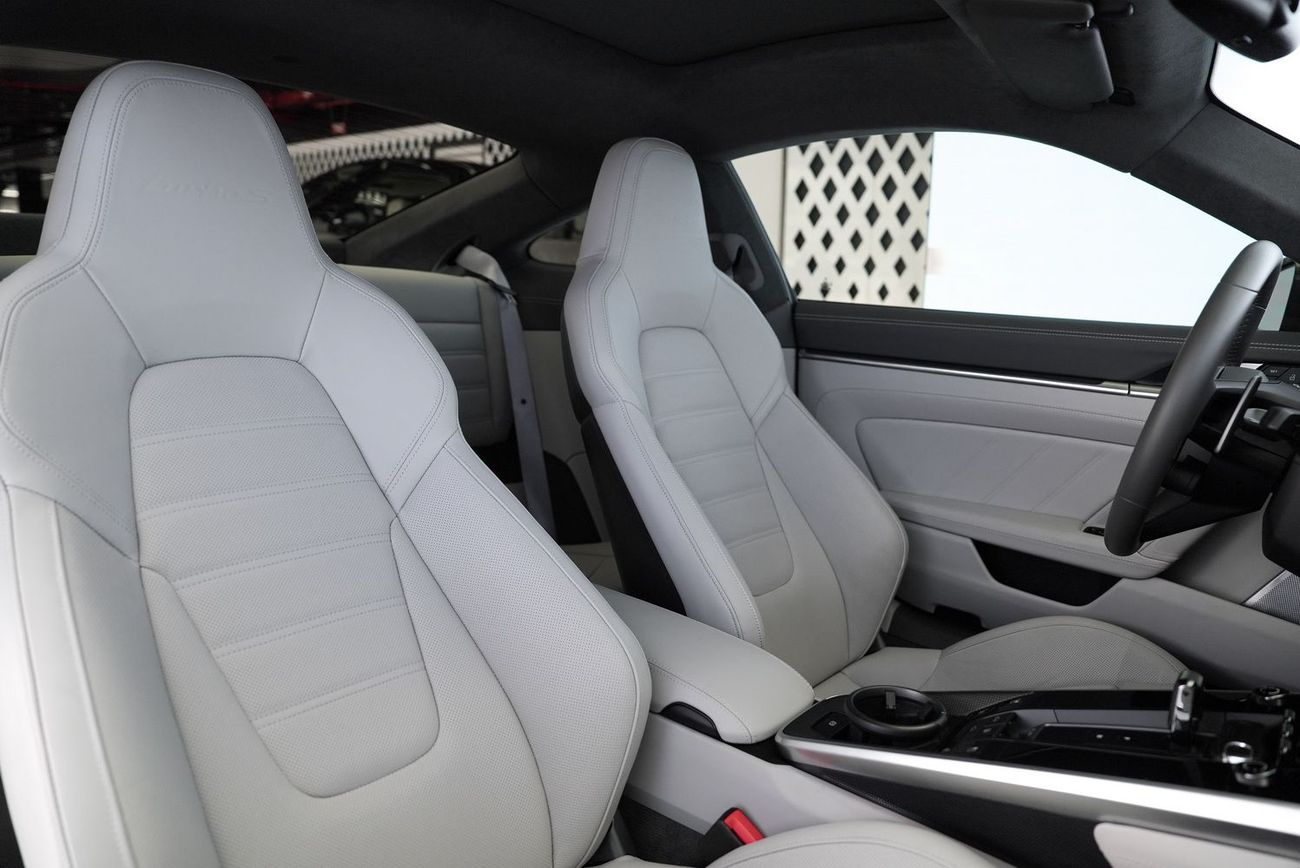 بورش 911 Turbo S 3.8L (640 HP) Coupe