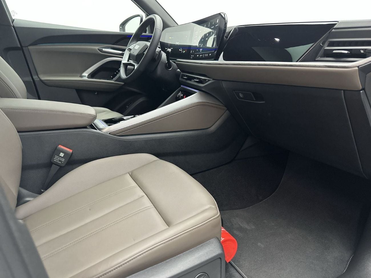 أودي Q5 45 TFSI Quattro 2.0L Q5 SUV TFSI quattro 204hp (Ref# 45595)