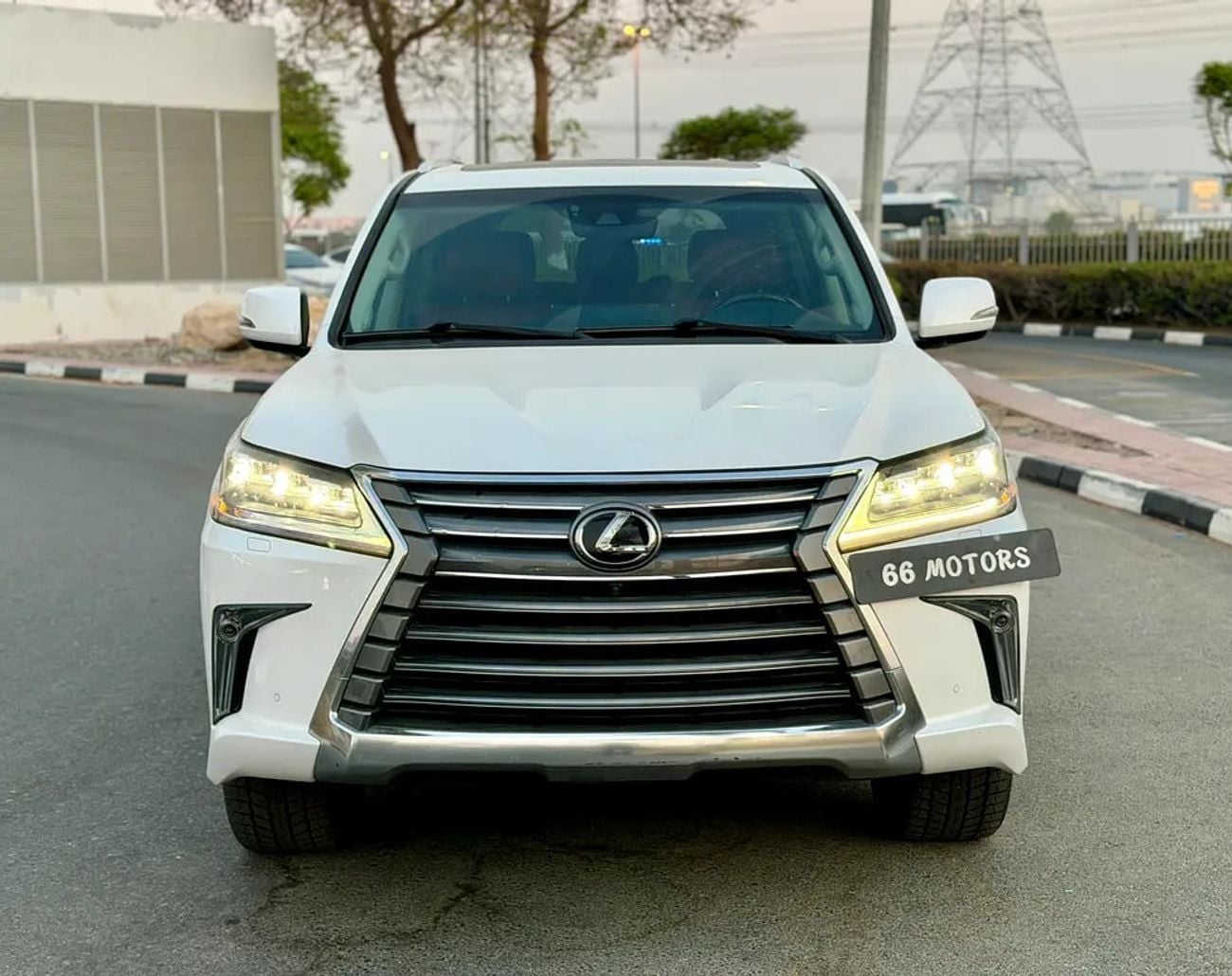 لكزس LX 570 بلاتينيوم - Canadian Specs