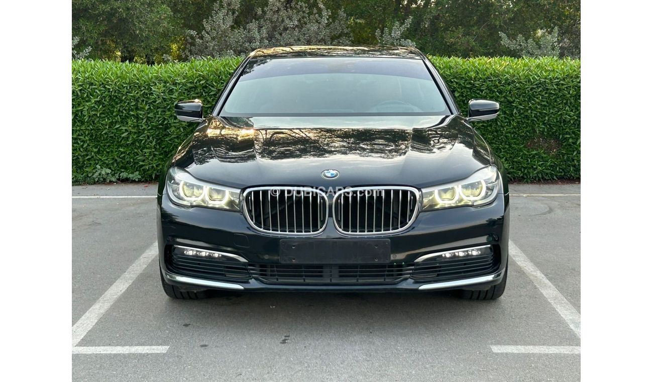 BMW 730Li Executive BMW 730 LI 2018 GCC OPGINAL PAINT // 2keys // ACCIDENT FREE // PERFECT CONDITION