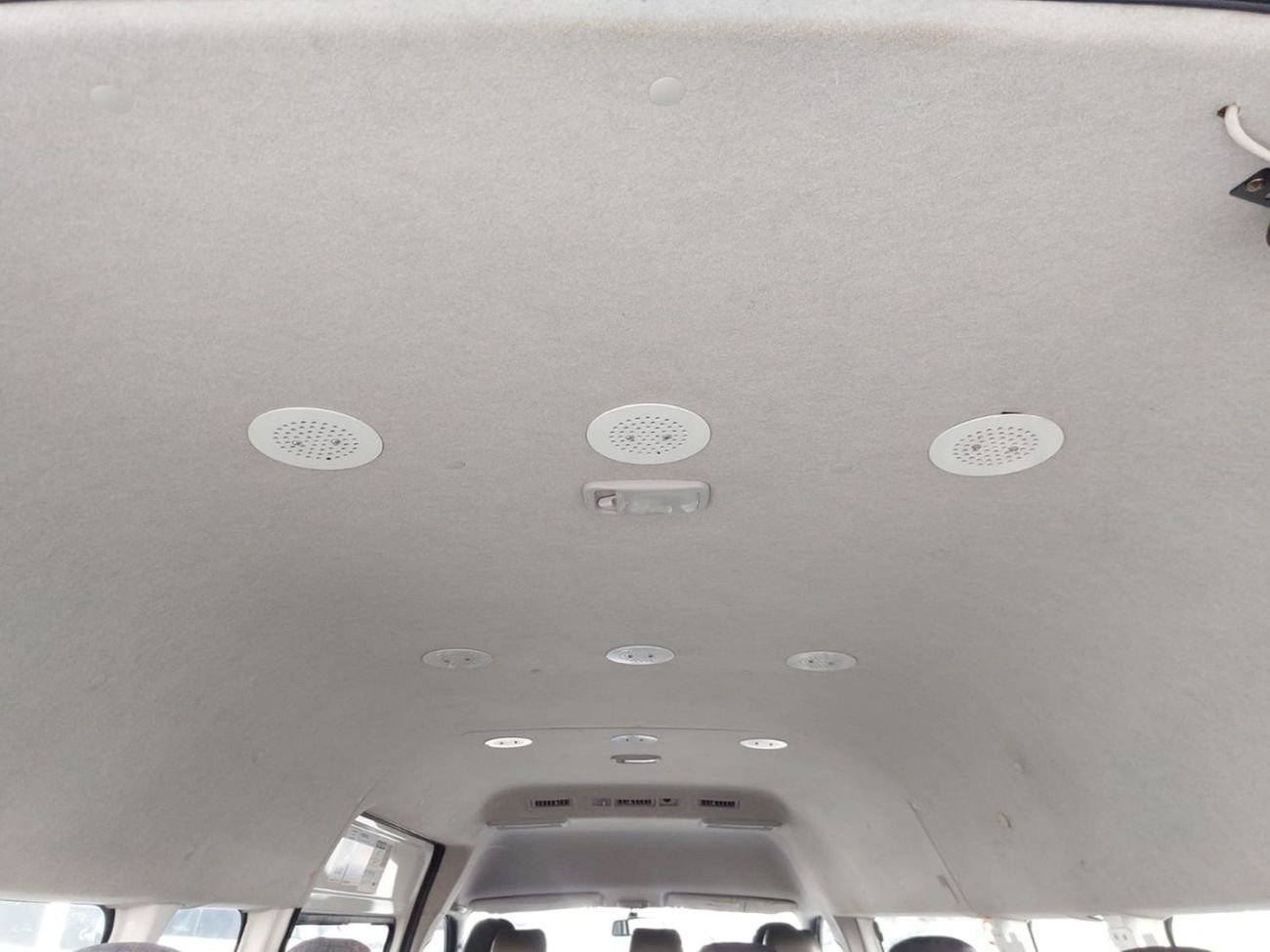 تويوتا هاياس TOYOTA HIACE COMMUTER VAN RHD 2017 MODEL 2.7 L PETROL AUTOMATIC(PM83742)