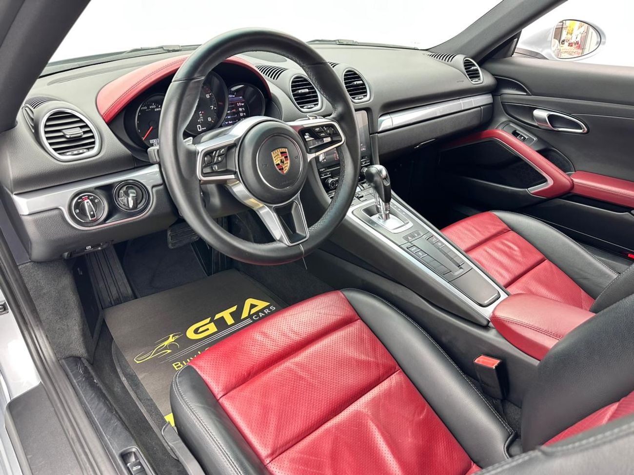 بورش كايمان 718 2017 Porsche 718 Cayman, Service History, Super Clean, Excellent Condition, GCC