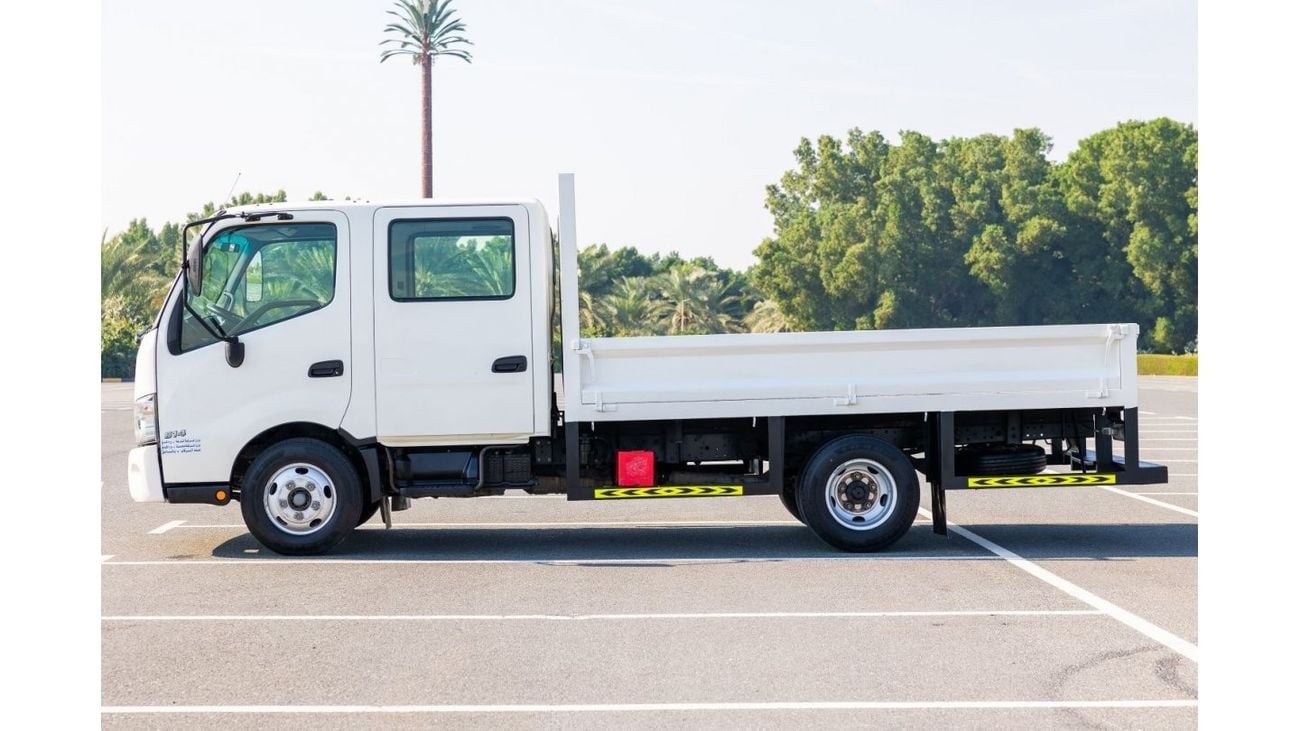 Hino 300 Series 614 2020 / Dual Cab 4.0L RWD / Diesel M/T with Rear AC / Like New Condition / GCC Specs