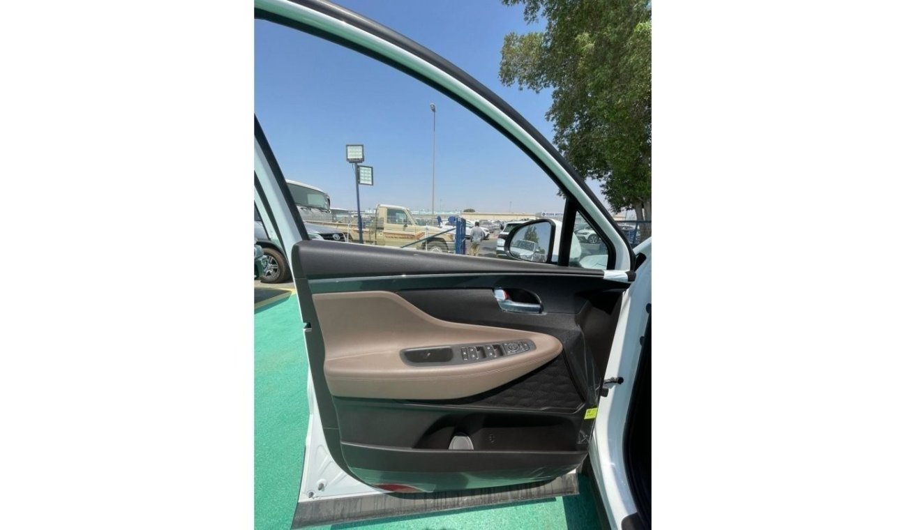 هيونداي سانتا في with panoramic sun roof electric seats and push start