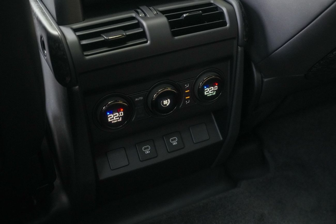 Land Rover Defender 2025 Land Rover Defender 110 P635 Octa Edition One (Gray)