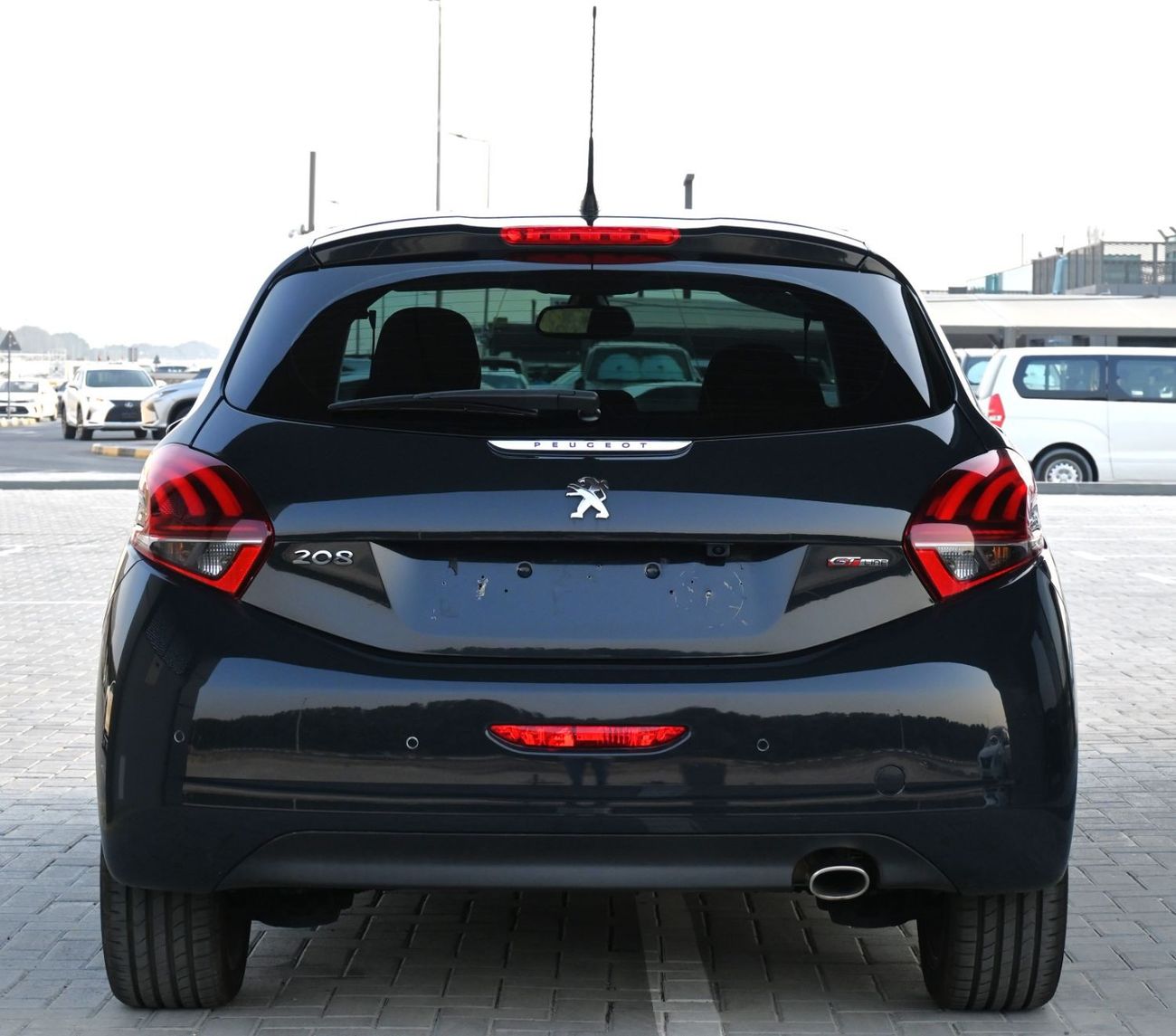 بيجو 208 GT لاين بيجو 208 GT_LINE خليجي 2018 بحالة ممتازة من الداخل والخارج