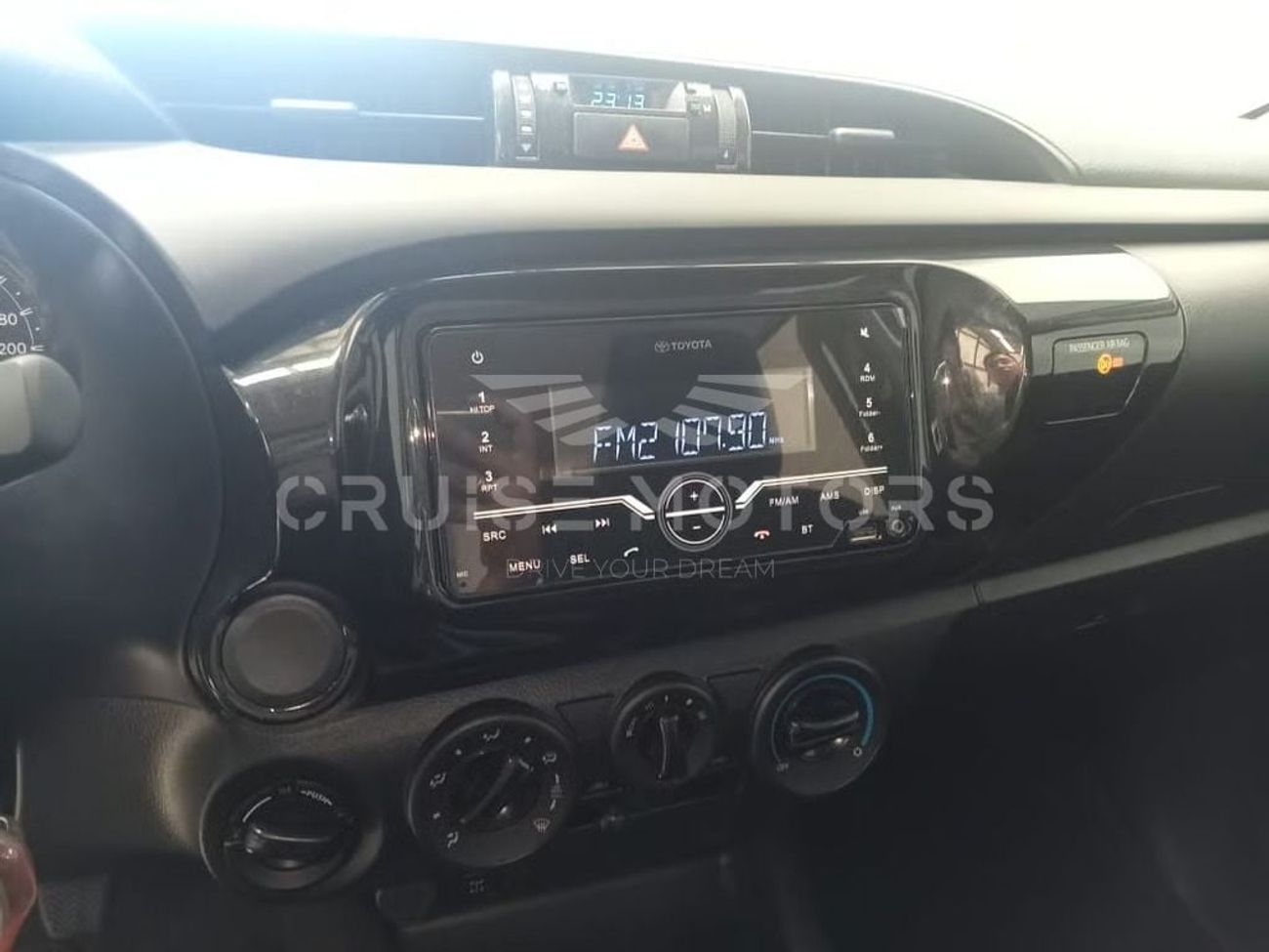 Toyota Hilux Double Cabin J - Manual - 2.4 L - diesel - SUV - 4x4 - 5 Seats - 4 Door