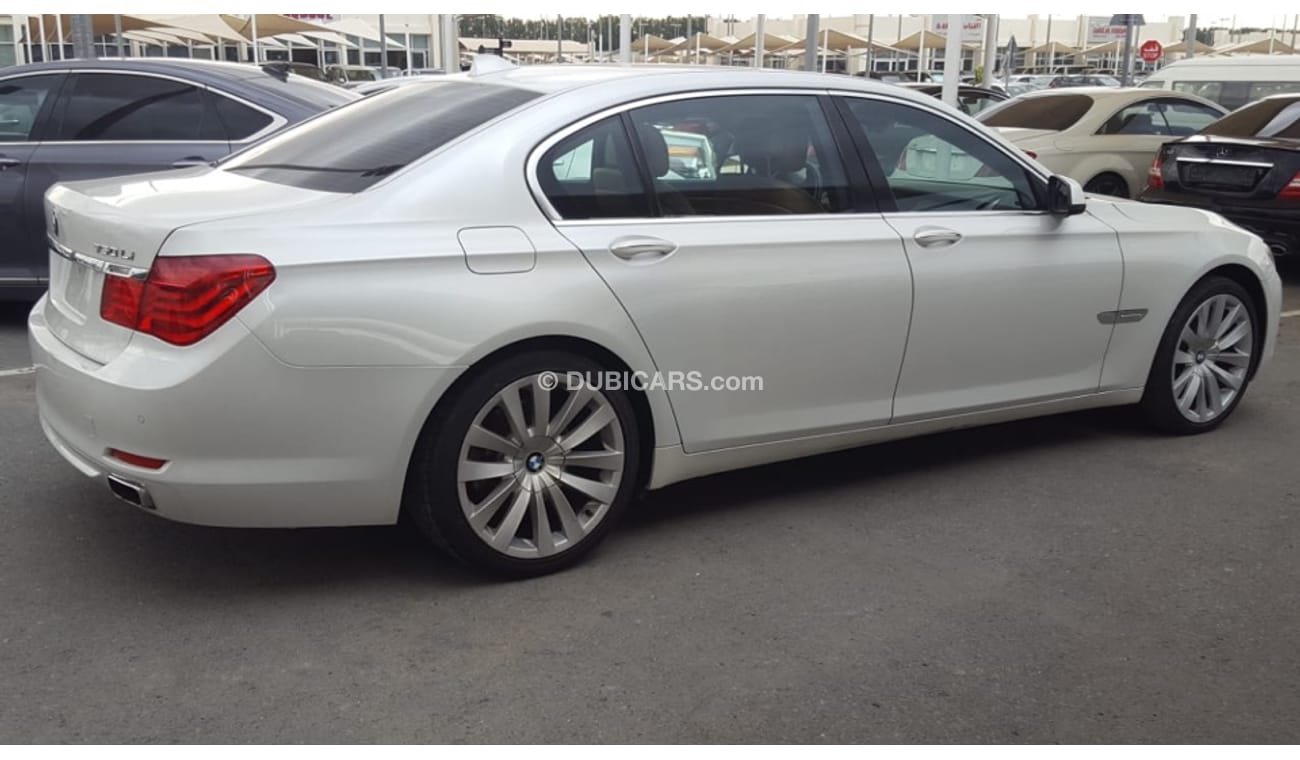 بي أم دبليو 740Li بي ام دبليو 740 موديل 2010 خليجي السياره حاله ممتازه من الداخل والخارج فل اوبشن شفط بصمه فتحه وجلد ك