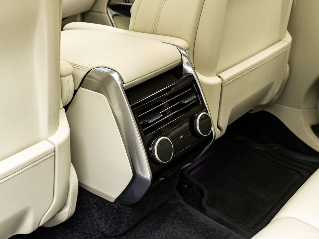 Land Rover Range Rover HSE P400 3.0L 2024 Range Rover HSE P400, 3.0 TC I6, 4WD, 400bhp, 8 Speed Auto