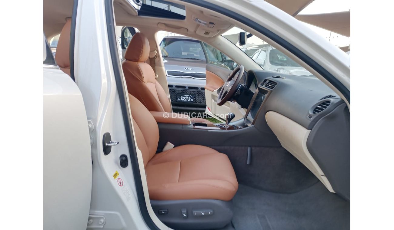 لكزس IS 250 موديل 2010 فتحة جلد مثبت سرعة تحكم رنجات حساسات جناح خلفى شاشة اندرويد خشب كرسى بحالة ممتازة