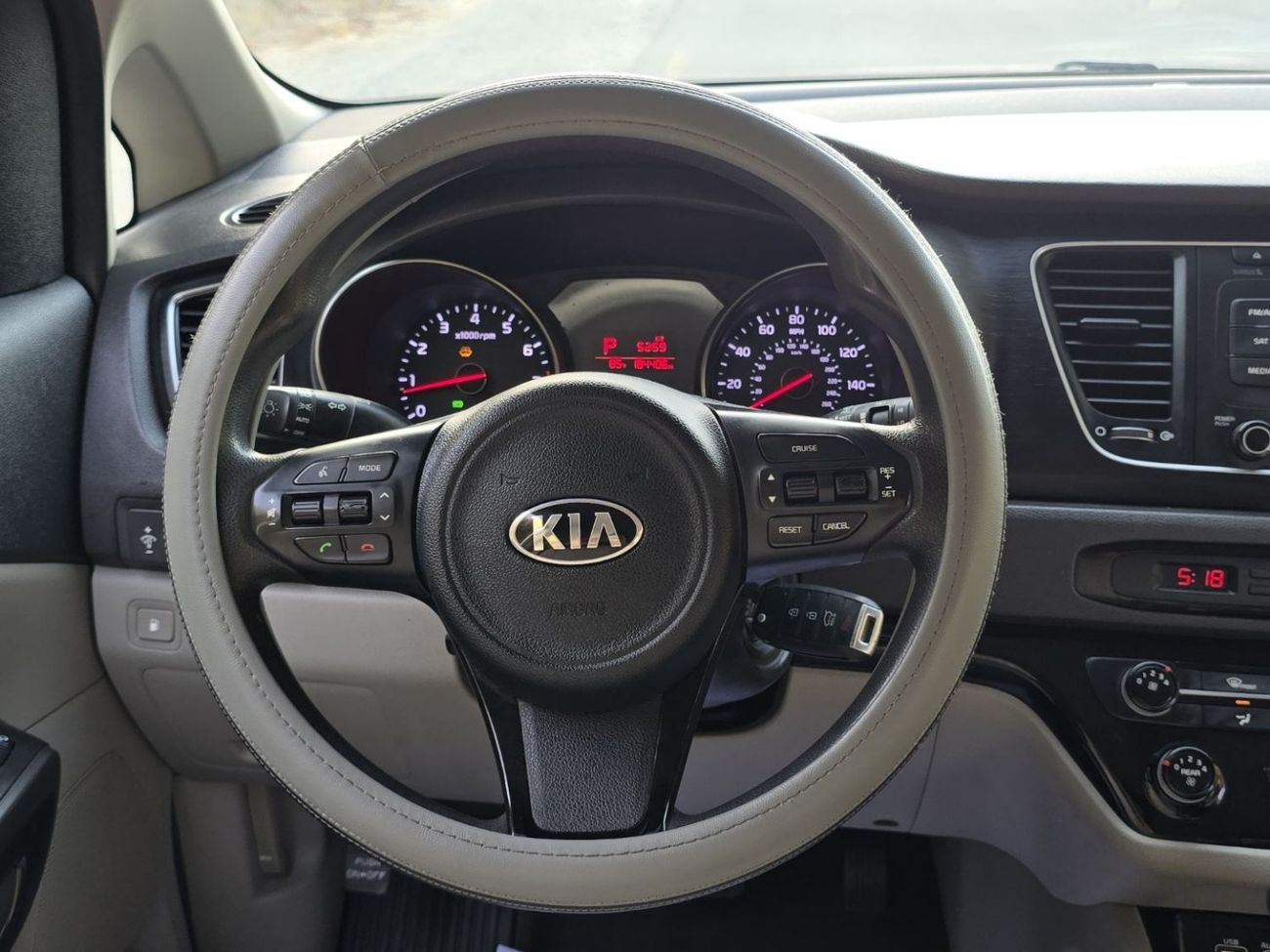 Kia Sedona KIA SEDONA 2015 GCC ORGINAL PAINT // GOOD CONDITION // 7 SEATS