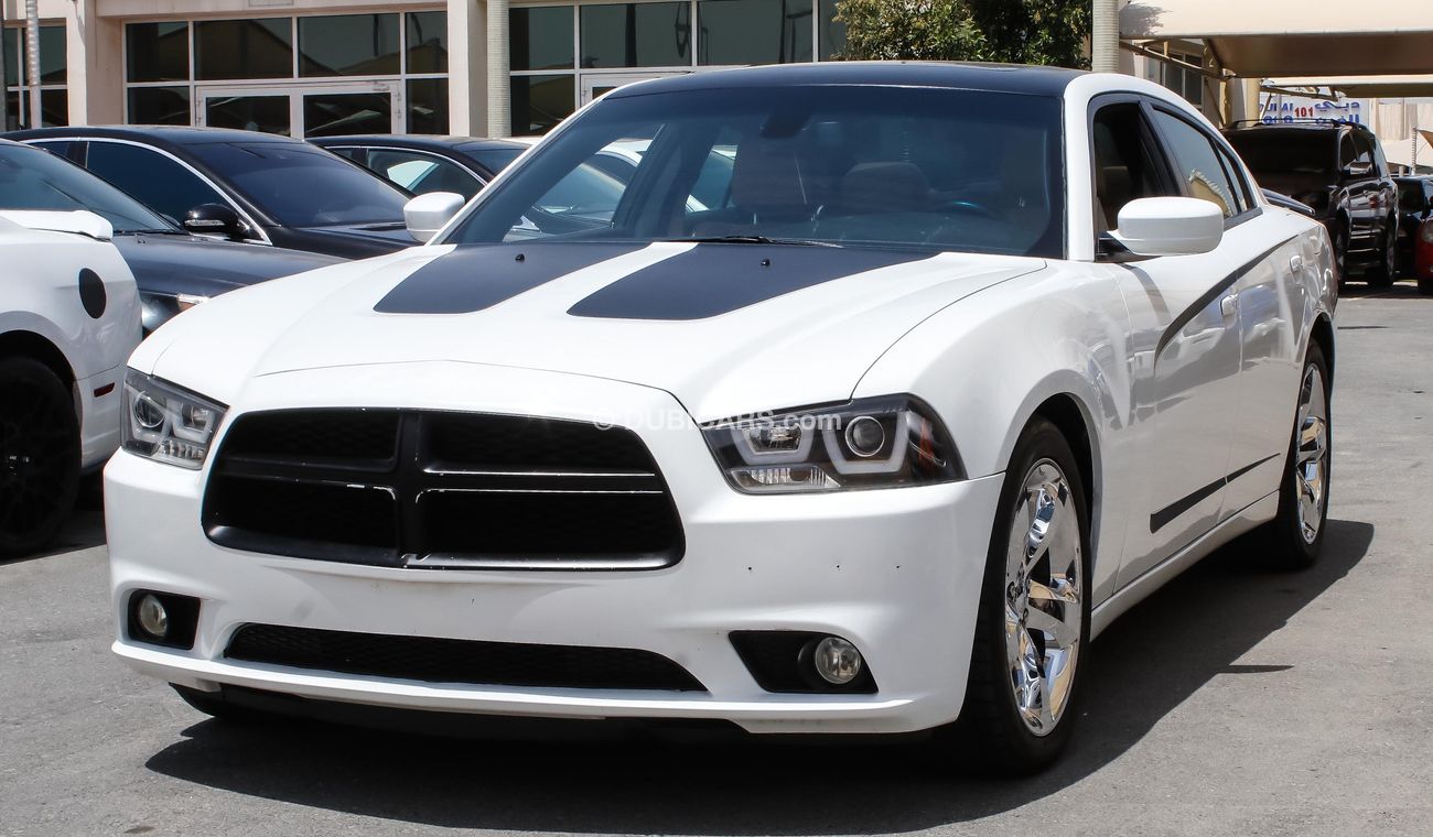 دودج تشارجر 2013 Hemi Rt Full options American specs sunroof DVD camera leather interiors