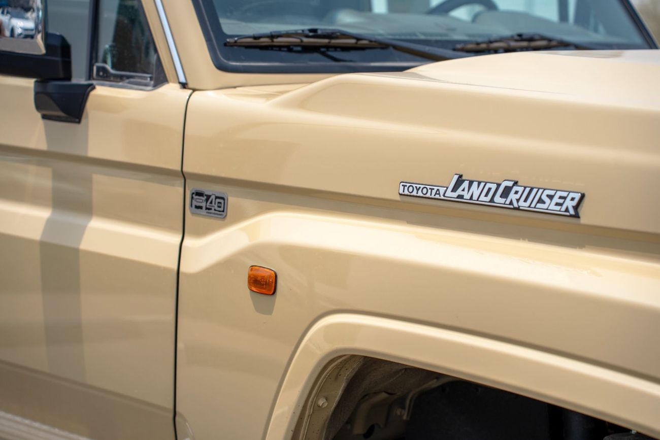 تويوتا لاند كروزر بيك آب Std 4.0L Single Cab Utility 4WD