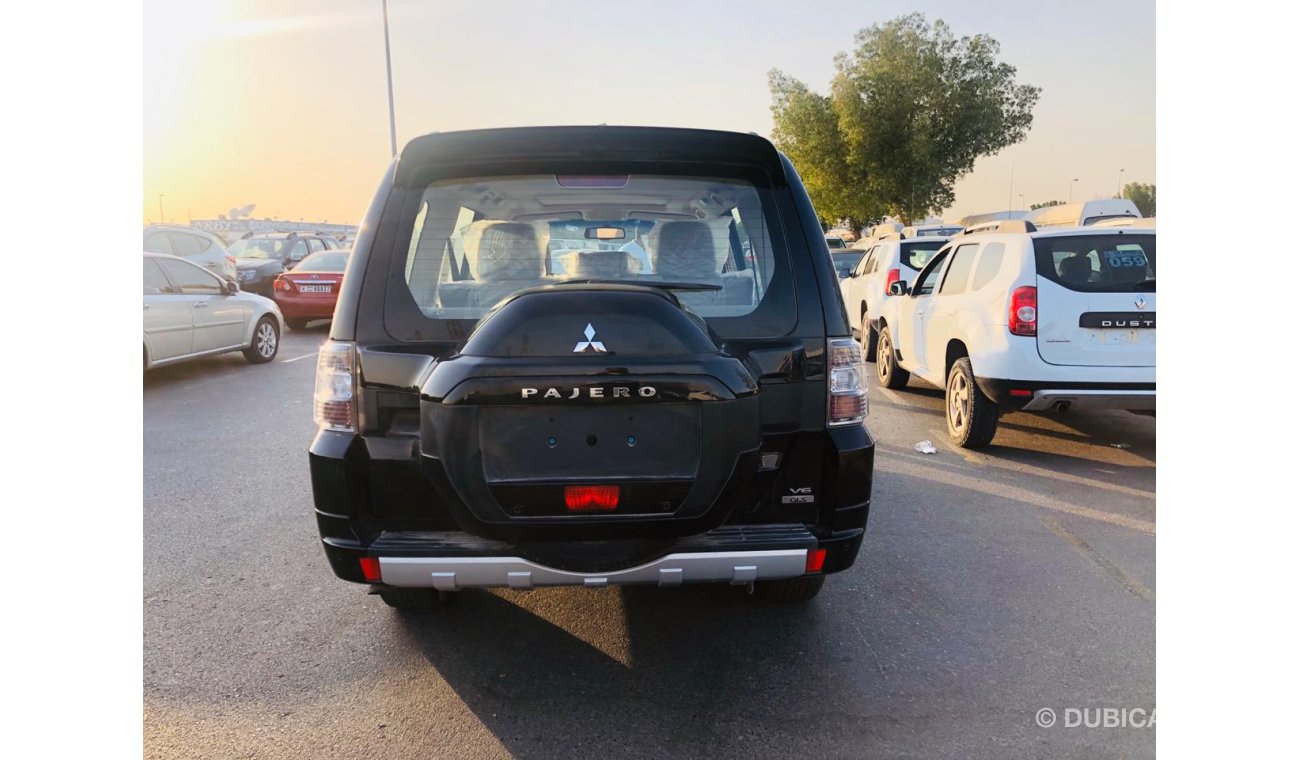 ميتسوبيشي باجيرو 3.5L PETROL - FULL OPTION - SUNROOF - SPECIAL DEAL PRICE