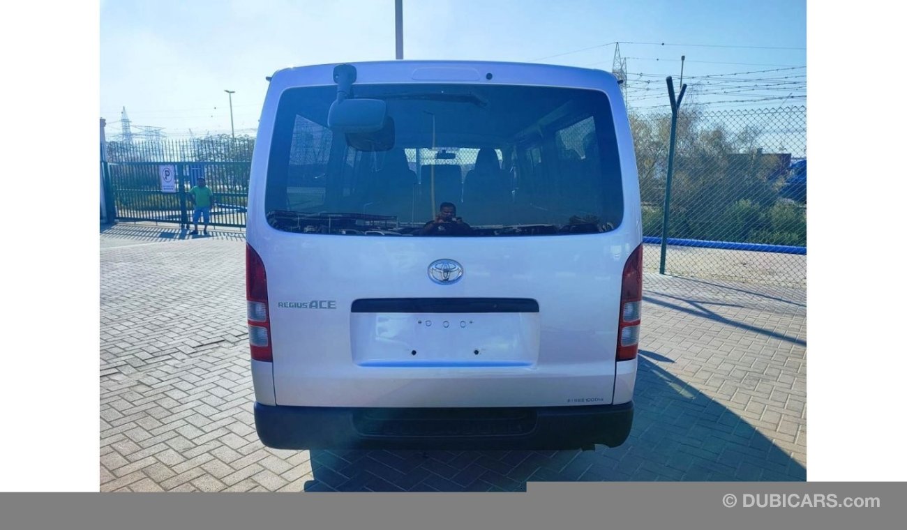 Toyota Hiace KDH205-0017125 || CC2500	|| DIESEL|| RIGHT HAND DRIVE || ONLY FOR EXPORT.