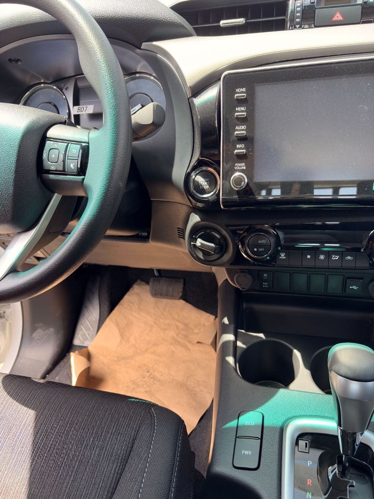 تويوتا هيلوكس Toyota Hilux 2.4L - SR5 4x4 Automatic Diesel - Full Option