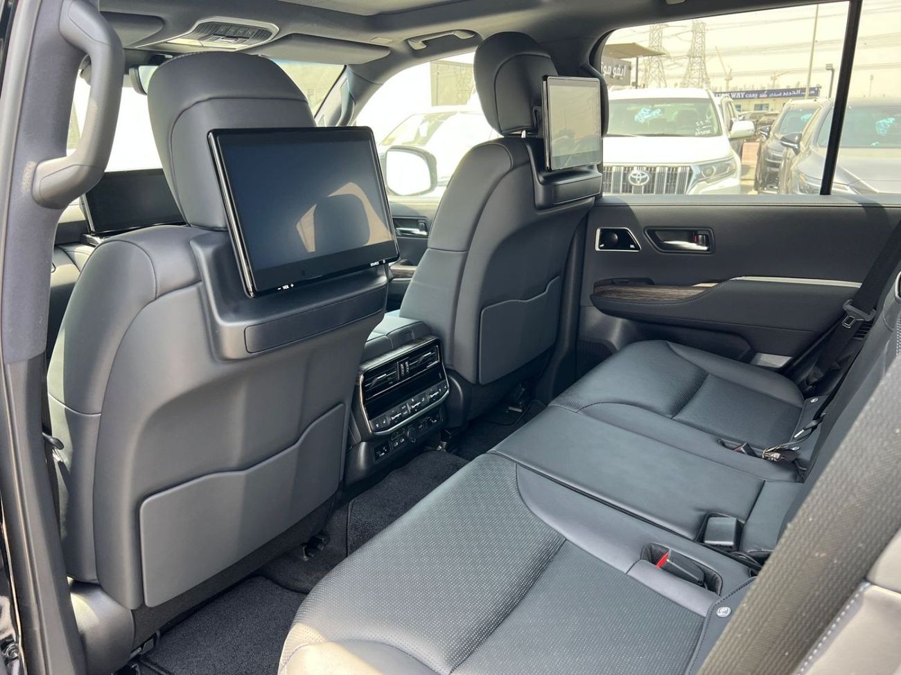 تويوتا لاند كروزر RHD LC300 Sahara Diesel 3.3L