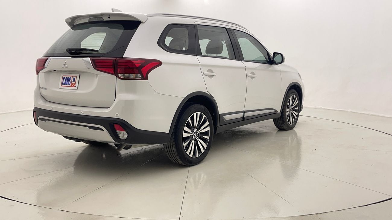 ميتسوبيشي آوتلاندر GLX MID LINE 2.4 | بدون دفعة مقدمة | اختبار القيادة في المنزل