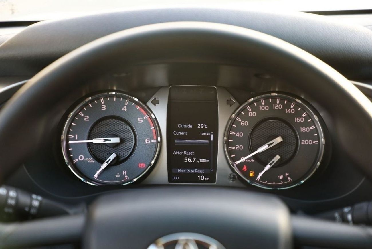 تويوتا هيلوكس Get 2023 Toyota Hilux 4x4 DC 2.8 SR5 - White inside Maroon