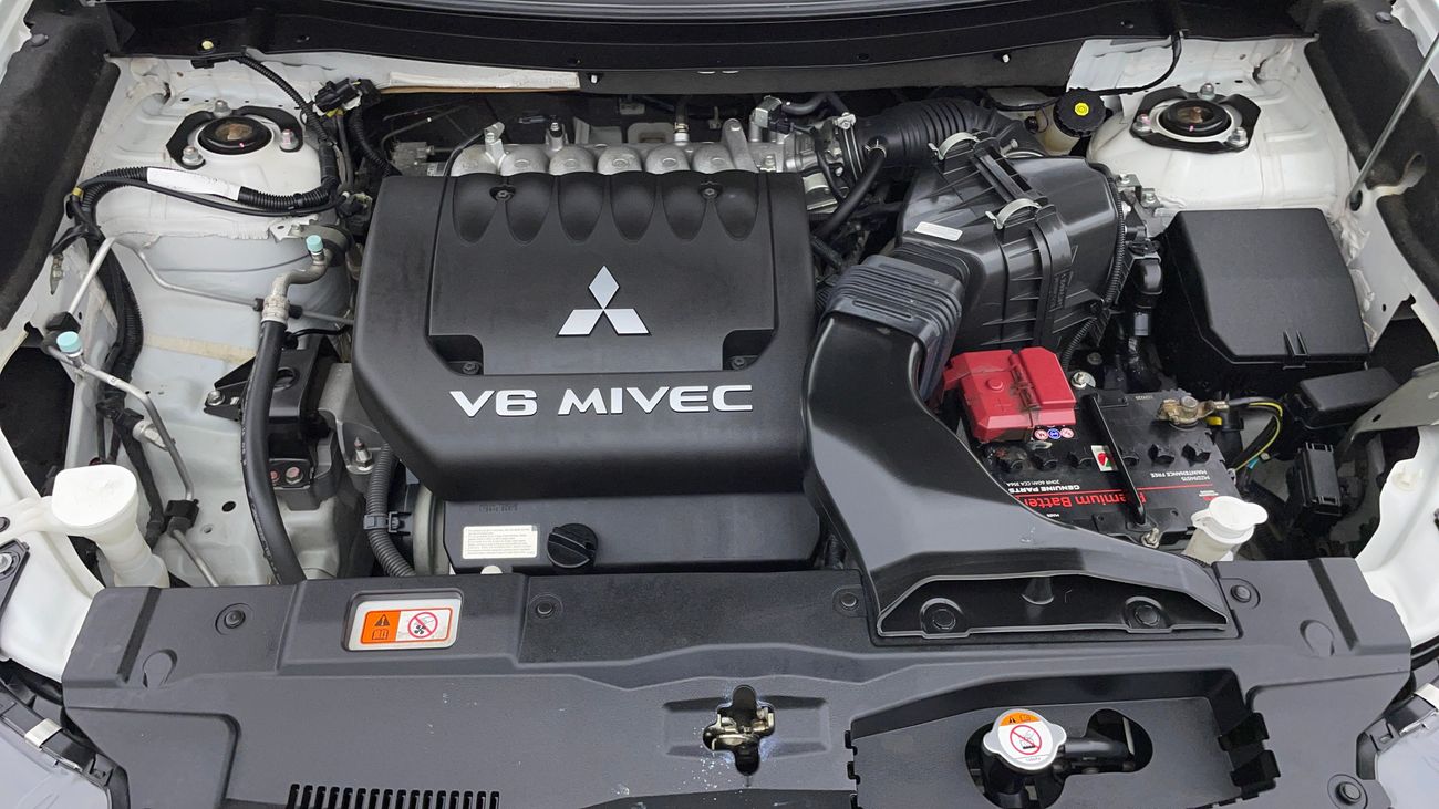 ميتسوبيشي آوتلاندر GLS MID 3 | بدون دفعة مقدمة | اختبار قيادة مجاني للمنزل