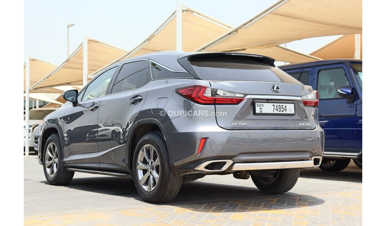 Lexus RX 300 Lexus RX300 Platinum / 2019 / 4 Cylinder