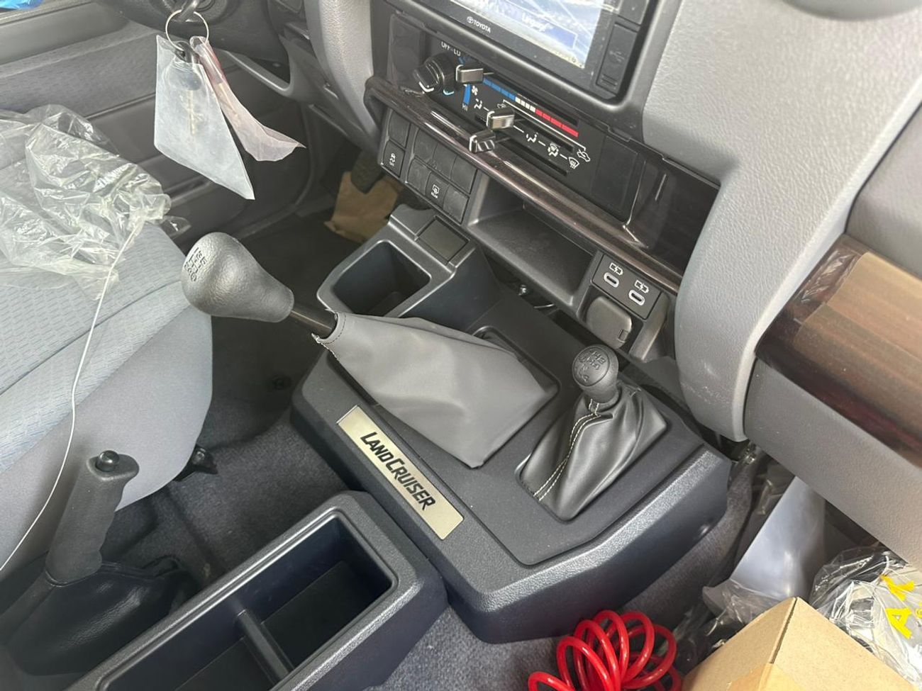 Toyota Land Cruiser 70 LX 2.8L  LC76-G1 2.8 DSL MT