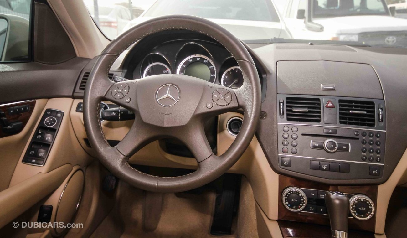 مرسيدس بنز C 300 2011 Mercedes-Benz C 300 Gold | A 1002