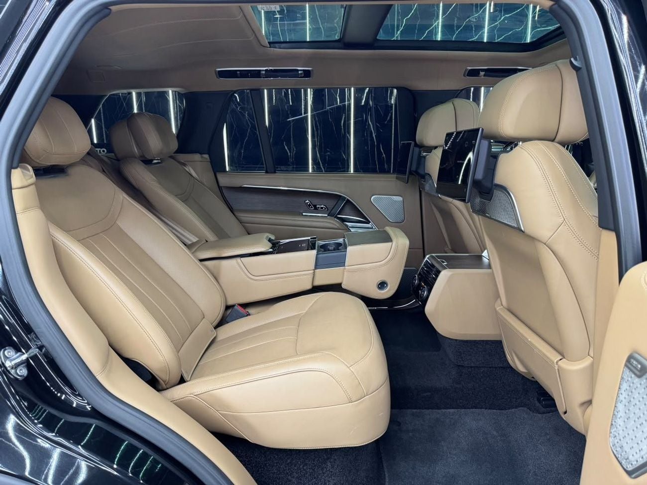 Land Rover Range Rover AUTOBIOGRAPHY LWB P530 TWIN TURBO |LWB | FLAGSHIP LUXURY |GCC | AL TAYER  WARRANTY  & SERVICE2029