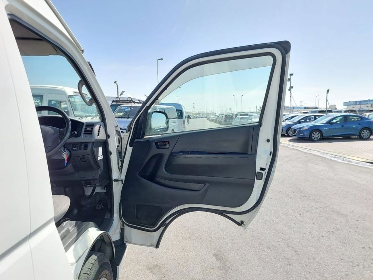 Toyota Hiace TOYOTA HIACE VAN RHD 2010 MODEL 3.0 L DIESEL AUTOMATIC(PM06521)