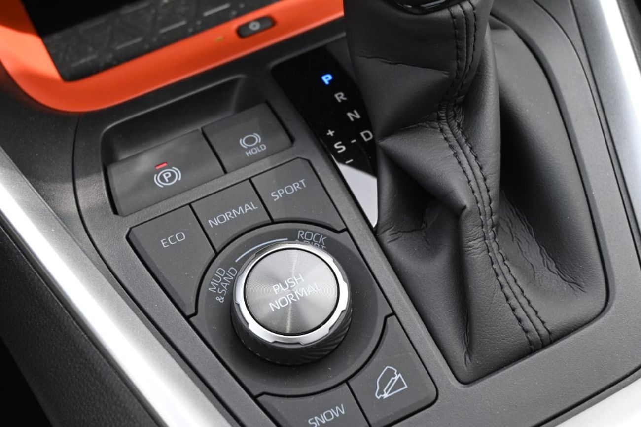 تويوتا راف ٤ 2.5L Adventure with Rader Full option Saudi (Ready Stock )