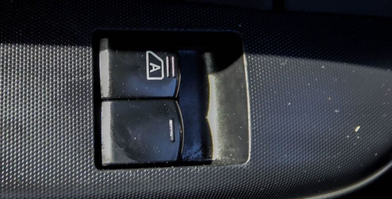 Nissan Urvan Std 2.5L (14 Seater) Nissan Urvan | 2.5 L | 2020 | GCC | Accident-Free | In Excellent Condition | 12