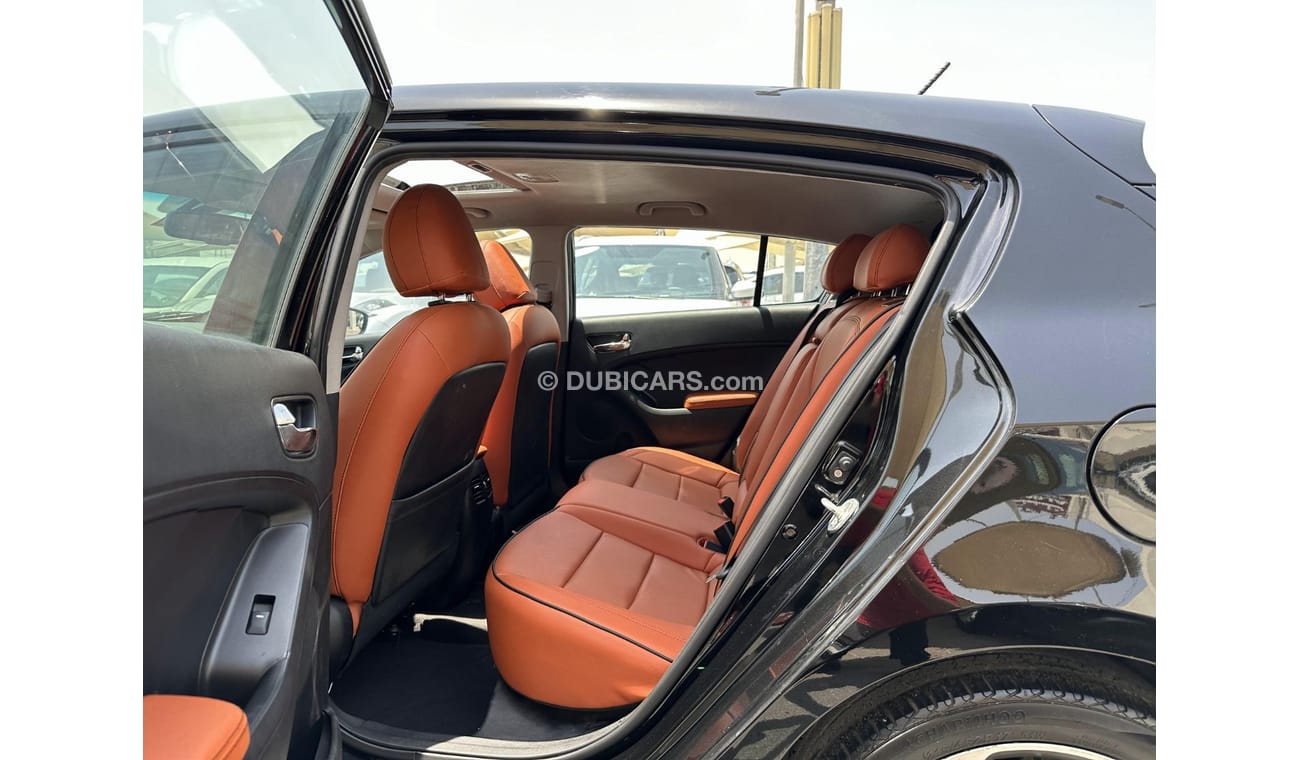 Kia Cerato SX ACCIDENTS FREE - GCC - PERFECT CONDITION INSIDE OUT - ENGINE 1600 CC